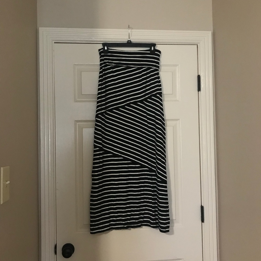 NWT Max Studio Medium Skirt